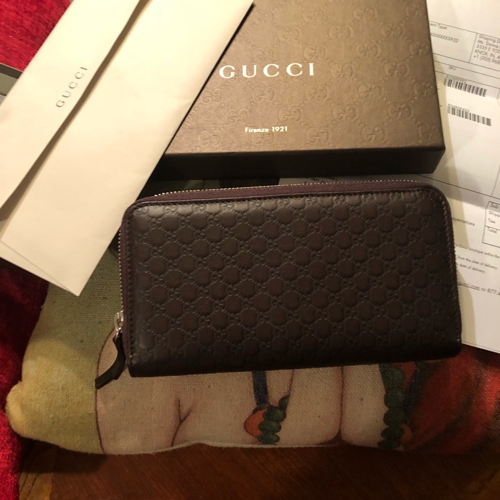 GUCCI DOUBLE ZIP WALLET OR CLUTCH
